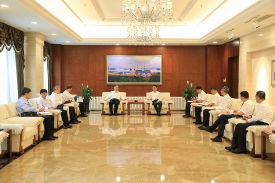 中國華能集團(tuán)董事長溫樞剛與哈電集團(tuán)董事長黃偉會(huì)談